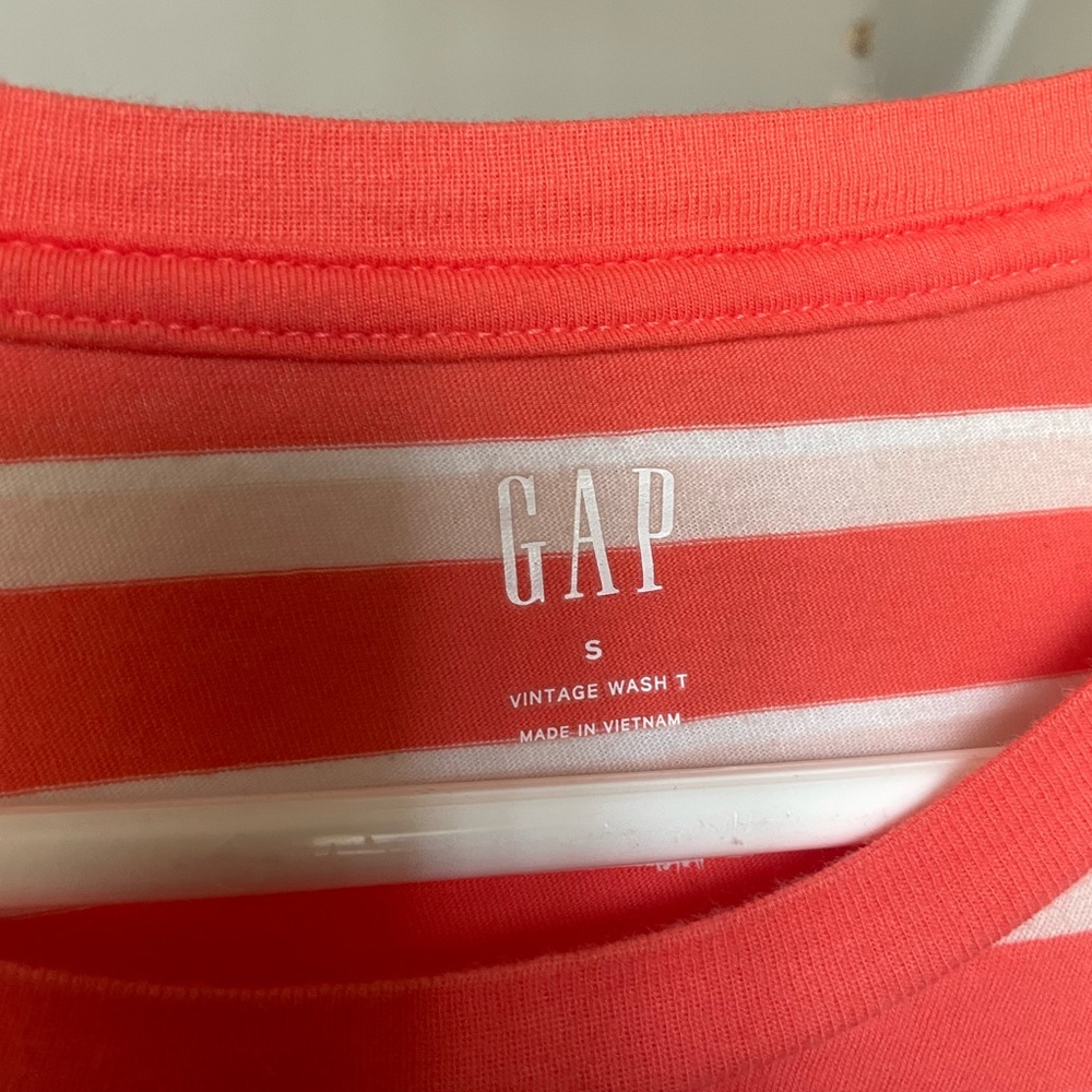Cute coral striped Gap tshirt. Size small. Barely worn.